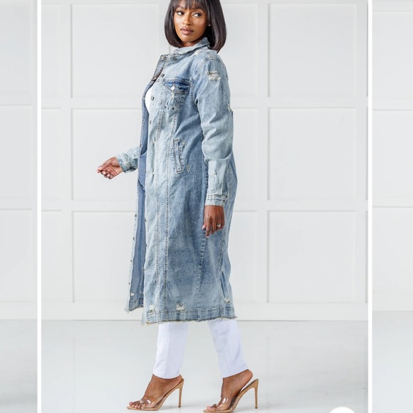 Women’s Distressed Denim Jean Jacket Like New Condition - Picture 5 of 5